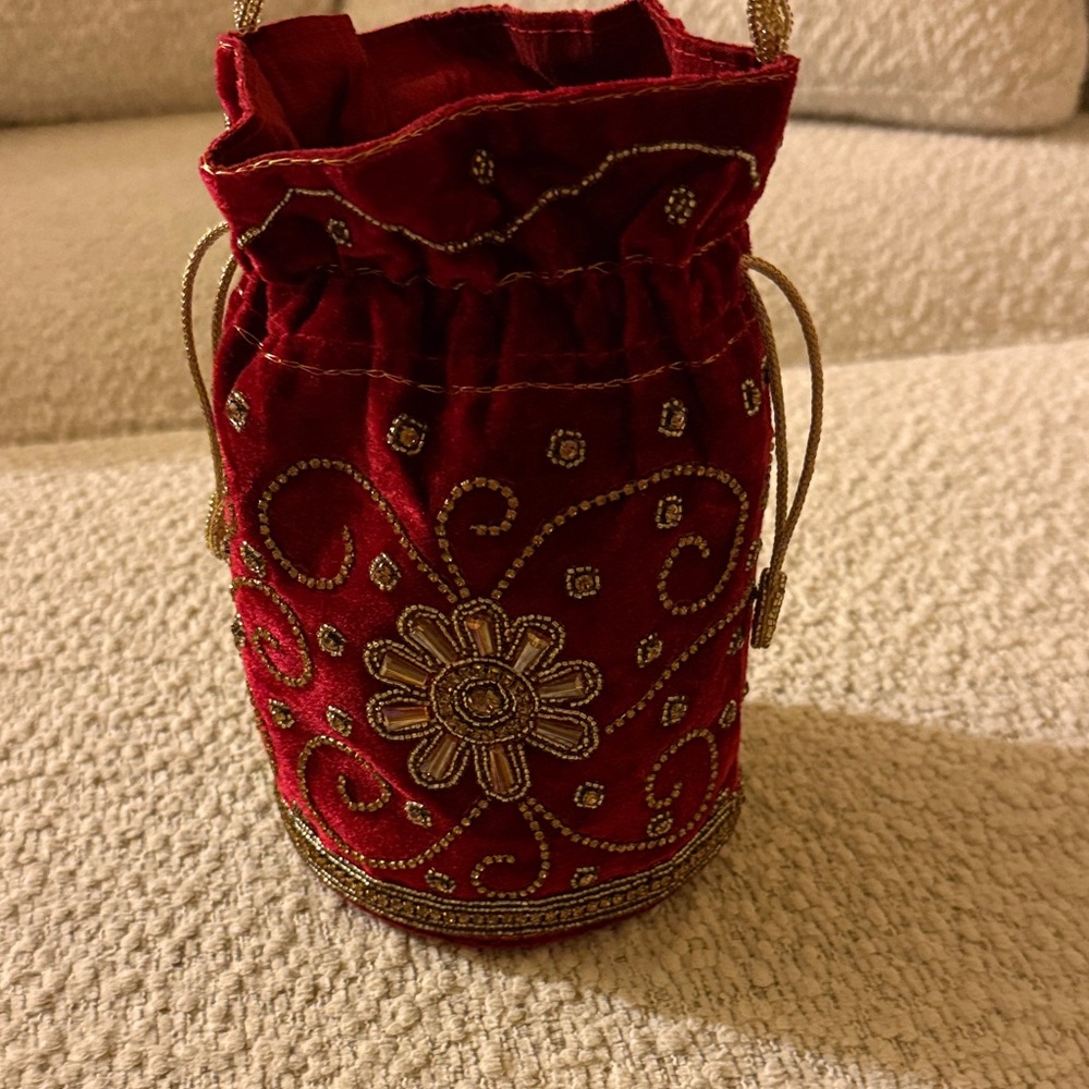 Embroidered Red Velvet Drawstring Bag - Picture 4 of 4